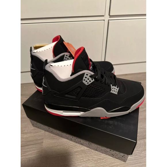 Jordan 4 Retro Bred 2019 SIZE 10.5 DS OG ALL - Picture 10 of 15